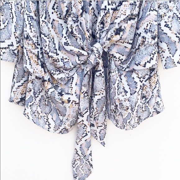 Vince Camuto Snake Python Print Tie Knot Top - Picture 4 of 6